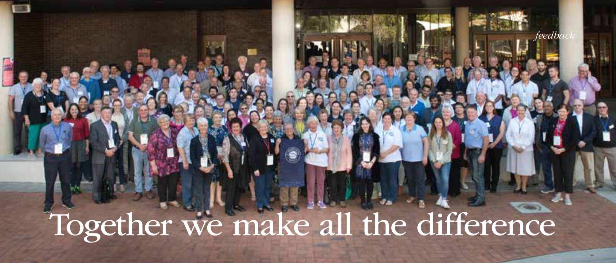 Large group of congress attendees with the text 'Together we make all the difference'.